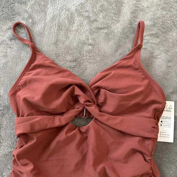 NWT Cupshe One Piece Cutout Swimsuit Women's size SMALL - Picture 2 of 4